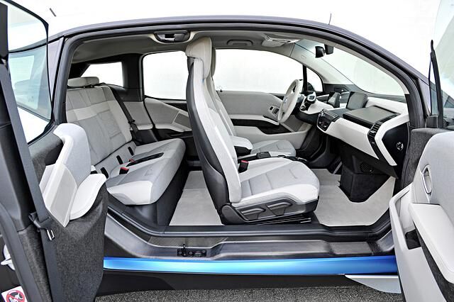 Bei den Sitzen von BMW i3 und i8 kommen recycelete PET-Flacschen zum Einsatz