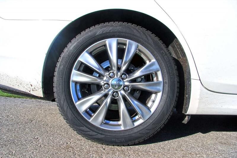 18 Zoll große Reifen sorgen für guten Bodenkontakt.