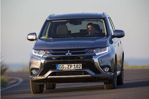 Der Mitsubishi Outlander PHEV hat beim Facelift LED-Licht bekommen
