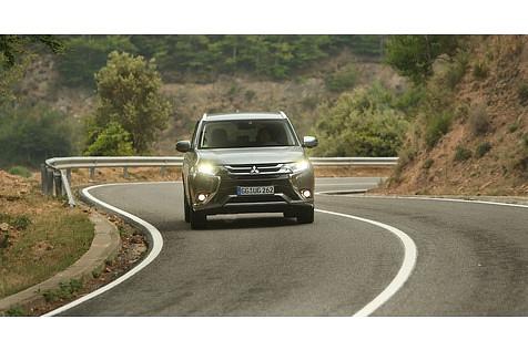 Nach elf Sekunden erreicht der Mitsubishi Outlander PHEV die 100-km/h-Marke