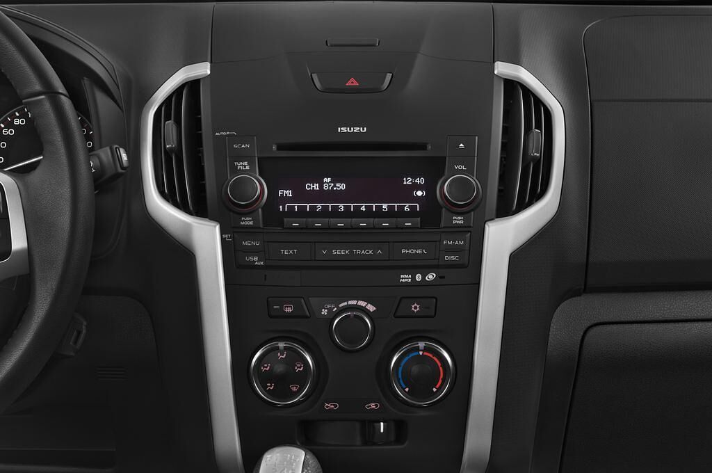Isuzu D-Max (Baujahr 2015) Basic 4 Türen Mittelkonsole