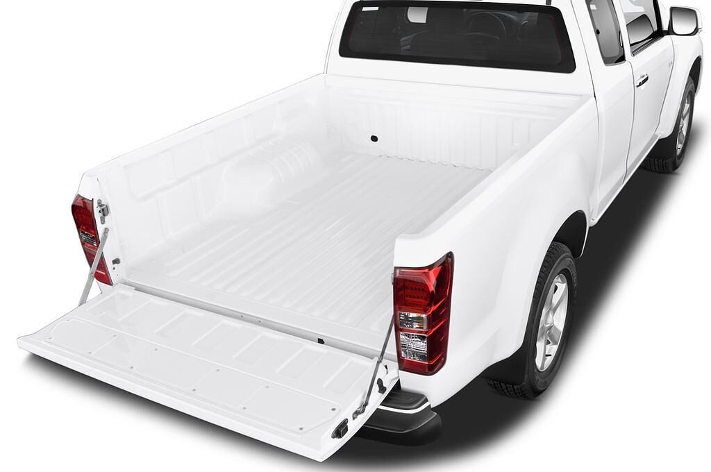 Isuzu D-Max (Baujahr 2015) Basic 4 Türen Kofferraum