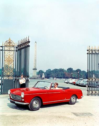 Peugeot 404 Coupé und Cabriolet werden bei Pininfarina in Italien gefertigt