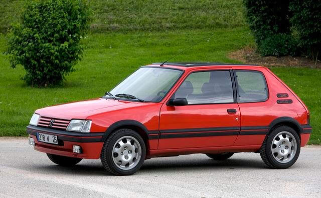 1983 wird der Kleinwagen Peugeot 205 eingeführt