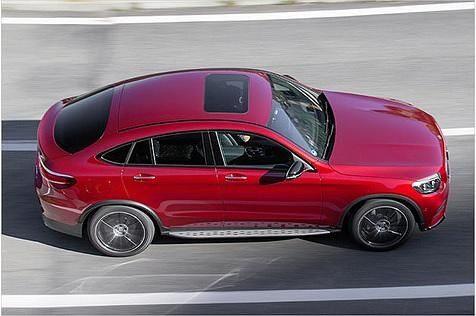 Gegen Aufpreis erhält das GLC Coupé schicke Trittbretter mit Gummi-Noppen