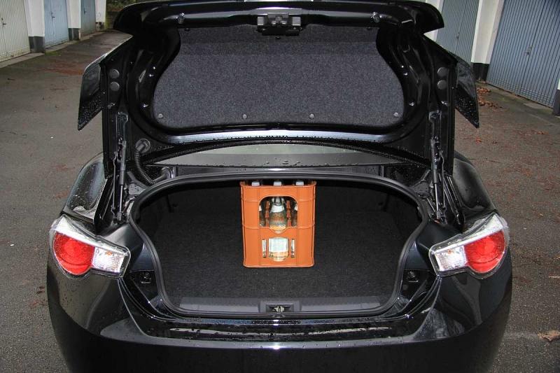 Der Kofferraum fasst 243 Liter.