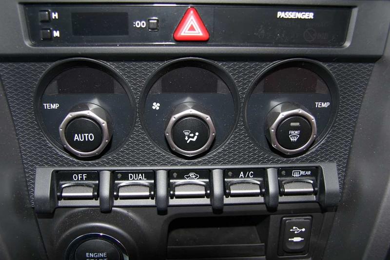 Die Schalttafeln im Cockpit.