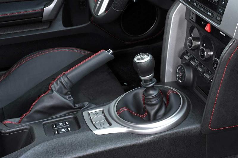 Die Schaltkulisse des Subaru BRZ.