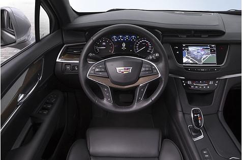 Das Cockpit des Cadillac XT5.