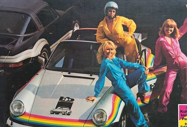 Die Regenbogen-Porsches wurden ansprechend in Szene gesetzt