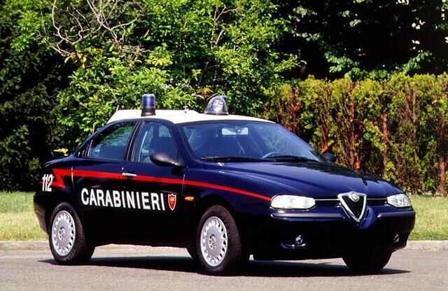 Der von Walter de Silva gezeichnete Alfa 156 aus dem Jahr 1997 zitiert legendäre Alfa-Modelle aus der Vergangenheit und setzte zugleich Designtrends