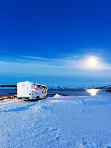 Vollintegrierte Fahrzeuge sind für das Übernachten bei Minusgraden in Eis und Schnee am besten geeignet