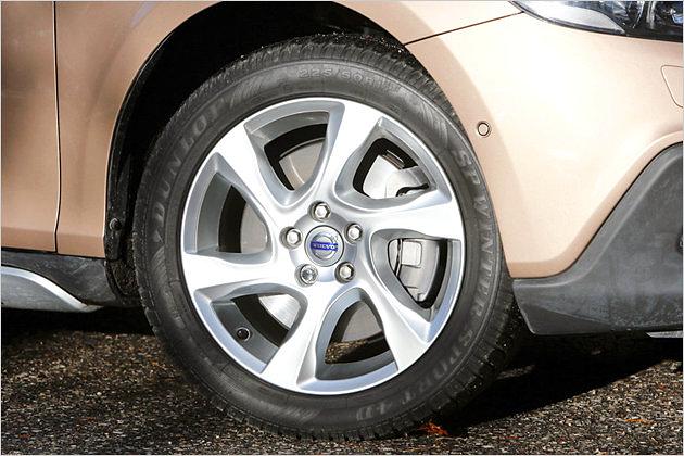 Leichtmetallräder stehen in unterschiedlichen Designs und Größen zur Verfügung