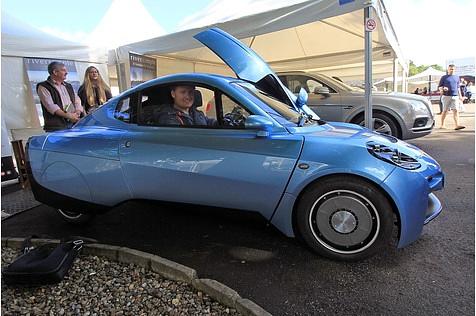 Der Riversimple Rasa nimmt auch 1,95 Meter große Fahrer auf.