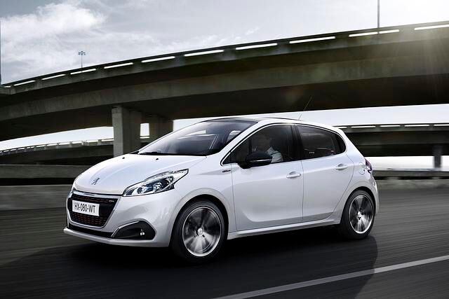 Mit 4,06 Meter Länge fällt der stets fünftürige Peugeot 208 erfreulich kompakt aus