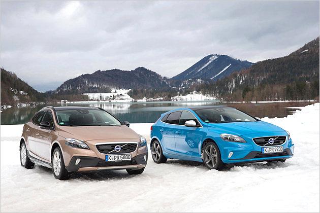 Außer der Cross-Country-Ausführung bietet Volvo den V40 ab sofort auch als sportliche R-Design-Variante (rechts) an