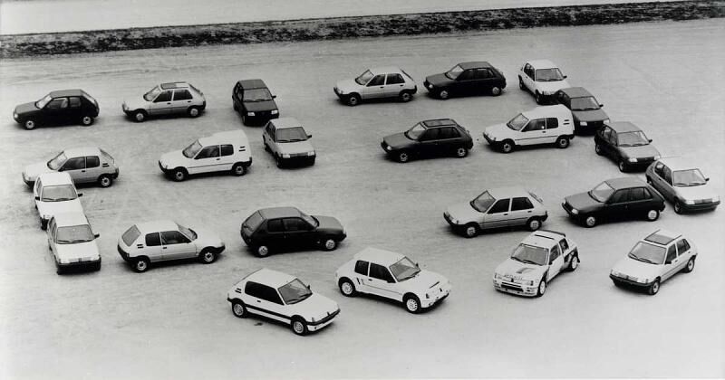 24 Modelle des Peugeot 205.