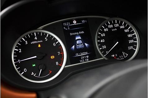 Nissan Micra 2017 0.9 i-GT - etwas blasse Instrumente