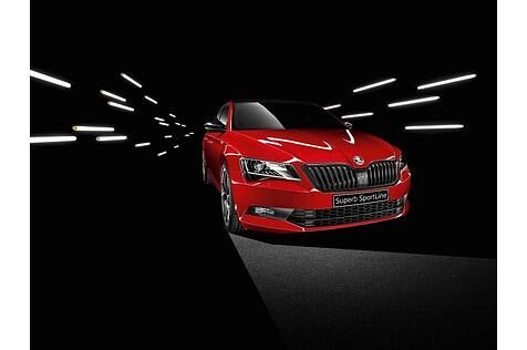 Der Skoda Superb Combi SportLine 2.0 TSI 4x4 knackt nach 5,8 Sekunden die 100-km/h-Marke