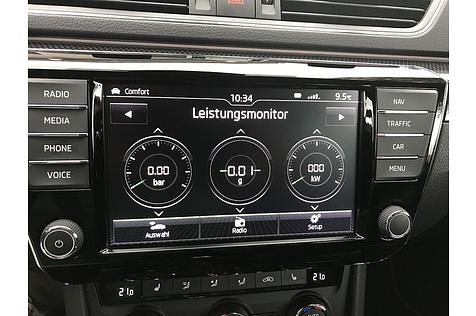 Im Sport-Modus werden auf dem Achtzoll-Monitor der Turbo-Ladedruck, die G-Beschleunigung und die abgerufene Motorkraft angezeigt.