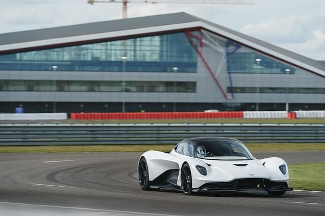 Aston Martin Valhalla  - Erste Details zum neuen V6 
