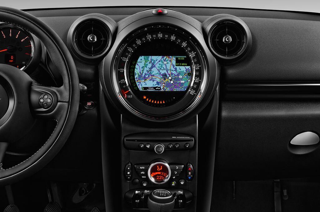 MINI Countryman (Baujahr 2016) One 5 Türen Mittelkonsole