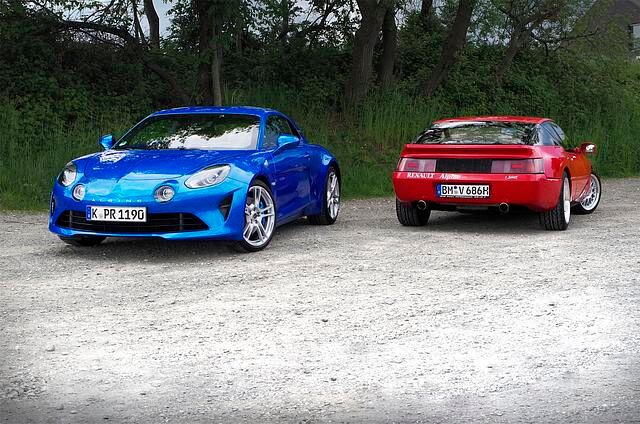 Alpine V6 GT trifft Alpine A110 - Alpines Gipfeltreffen