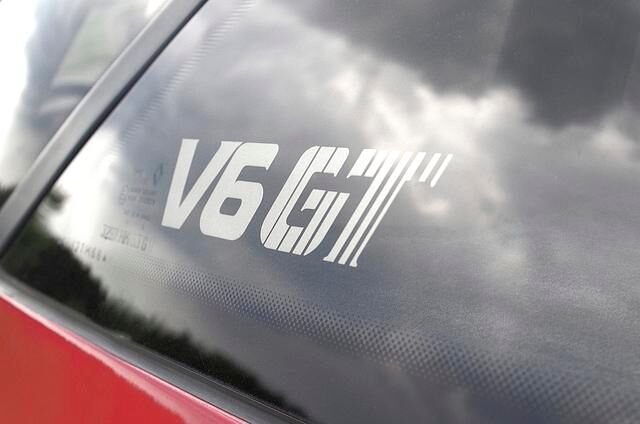 Das V6-Logo wird mit Stolz getragen