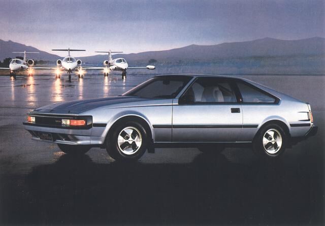 Als Coupé kam die dritte Generation des Celica betont keilförmig daher