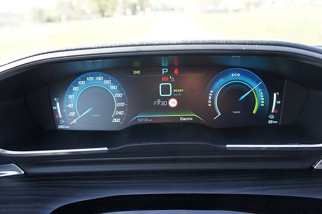 Das virtuelle Cockpit kann auch mit traditionellen Instrumenten bestückt werden