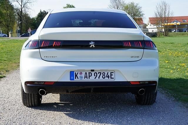 Mit dem Peugeot 508 GT PHEV ist man definitiv nicht untermotorisiert