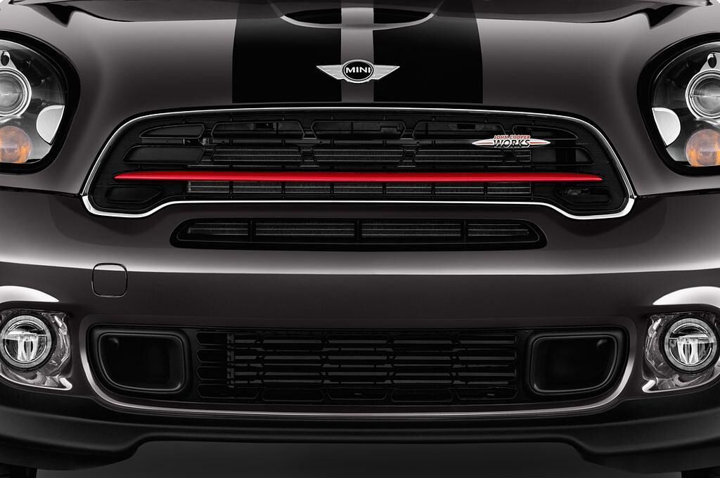 MINI Countryman (Baujahr 2016) JCW 5 Türen Kühlergrill und Scheinwerfer