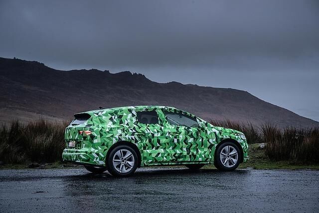 koda Enyaq getarnt