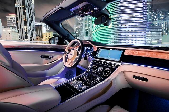 Edel und modern: Der Innenraum des Bentley Continental GT V8