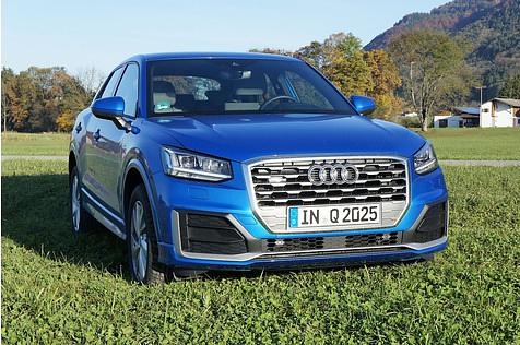 Dank Allradantrieb geht es mit dem Audi Q2 2.0 TDI quattro auch abseits befestigter Straßen voran