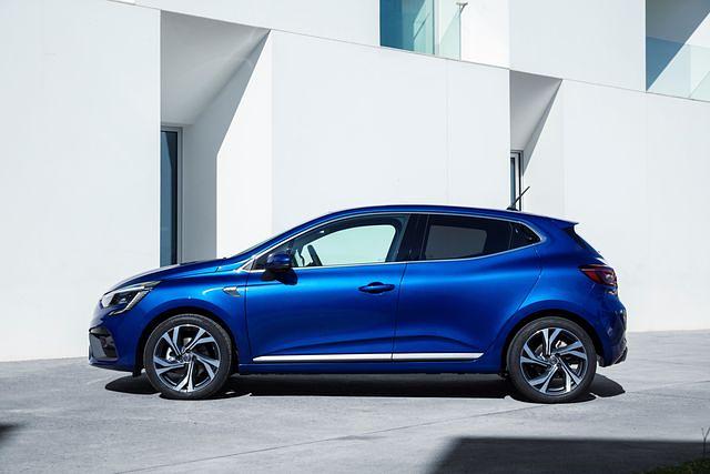 In seiner Neuauflage ist der Renault Clio gegenüber der Vorgängergeneration um gut einen Zentimeter auf 4,05 Meter Länge geschrumpft
