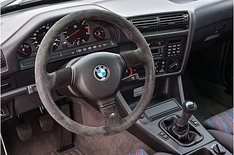 Typisch BMW: das Cockpit ist zum Fahrer geneigt