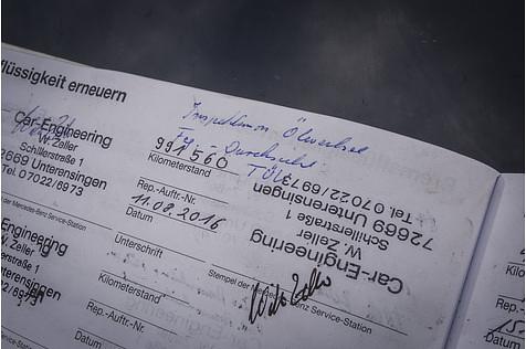 Mercedes 200 D Kilometer-Millionär - fein säuberlich werden die Wartungen vermerkt