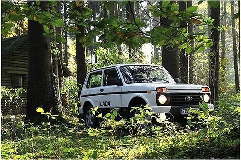 Im Wald fühlt sich ein Lada 4x4 am wohlsten