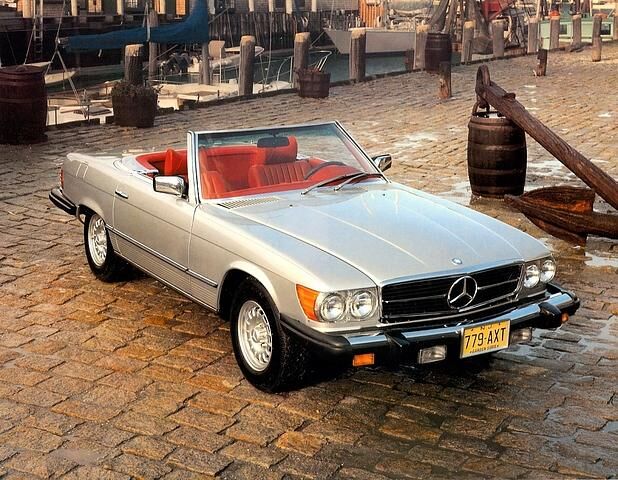 Mercedes SL Baureihe R 107 mit Ersatzteilen aus dem 3D-Drucker