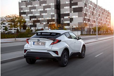 Toyota C-HR - deutlich besser schlägt sich der 1,2 Liter große Turbobenziner