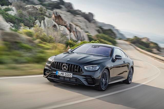 Auch das Coupé der E-Klasse - hier die AMG-Version E 53 - kommt im Herbst mit einigen Neuerungen auf den Markt 