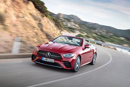 Mercedes E-Klasse: Facelift für Coupé/Cabriolet  - Neue Schminke, Helfer und Motoren 