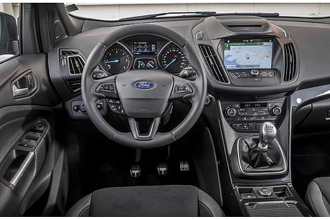 Das Cockpit mit dem zentralen Touchscreen