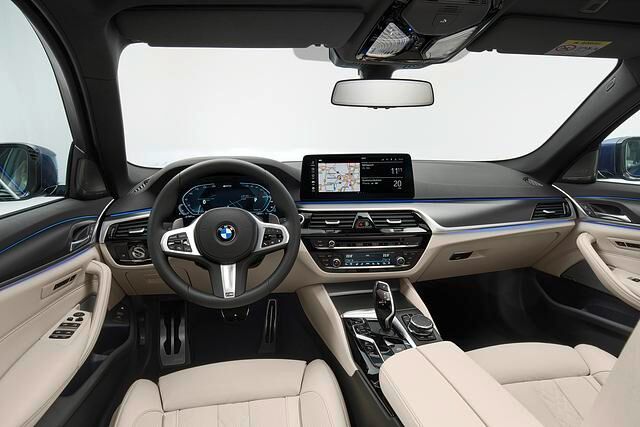 Innen gibt es ein neues Infotainment