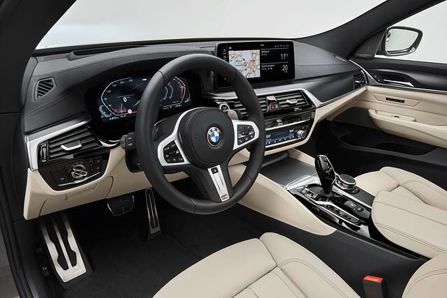 Innen gibt es ein neues Infotainment