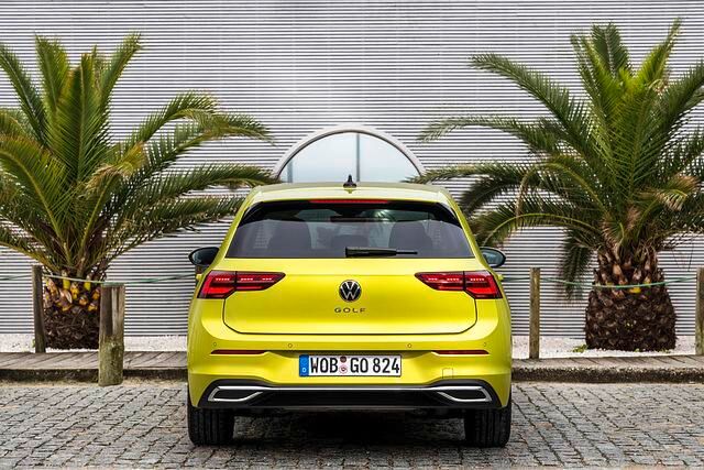 „GOLF“ steht jetzt ganz unbescheiden gut sichtbar mittig unter dem Markenlogo