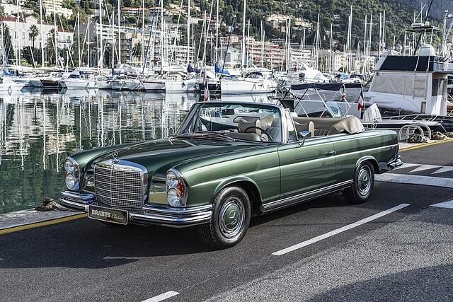 Mercedes 280 SE 3.5 der Baureihe W 111