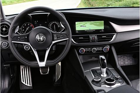 Das Cockpit unterscheidet sich nicht von den anderen Versionen