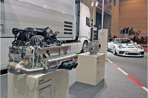 Die einzig nennenswerte (heimliche) Weltpremiere: der neue Motor des im kommenden Jahr erst vorgestellten Porsche 911 GT3.